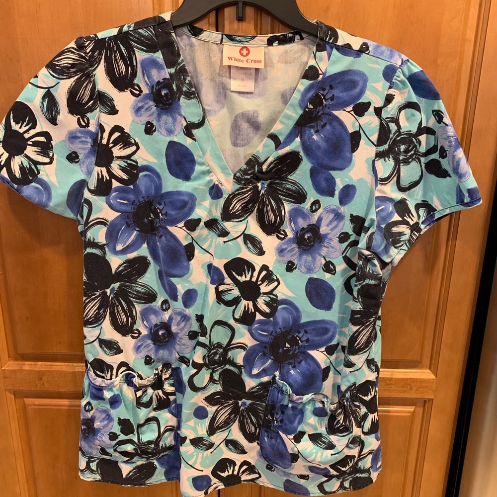 Women’s scrub top